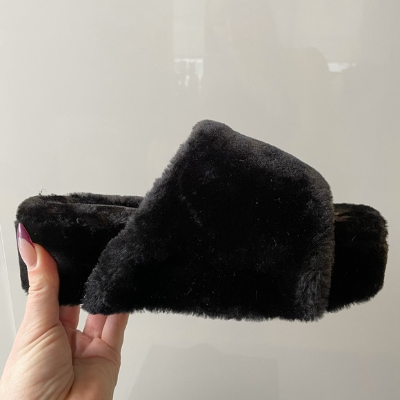 Bratty Moment Fuzzy Black Platform Slides — Fashion Nova - Picture 4 of 6